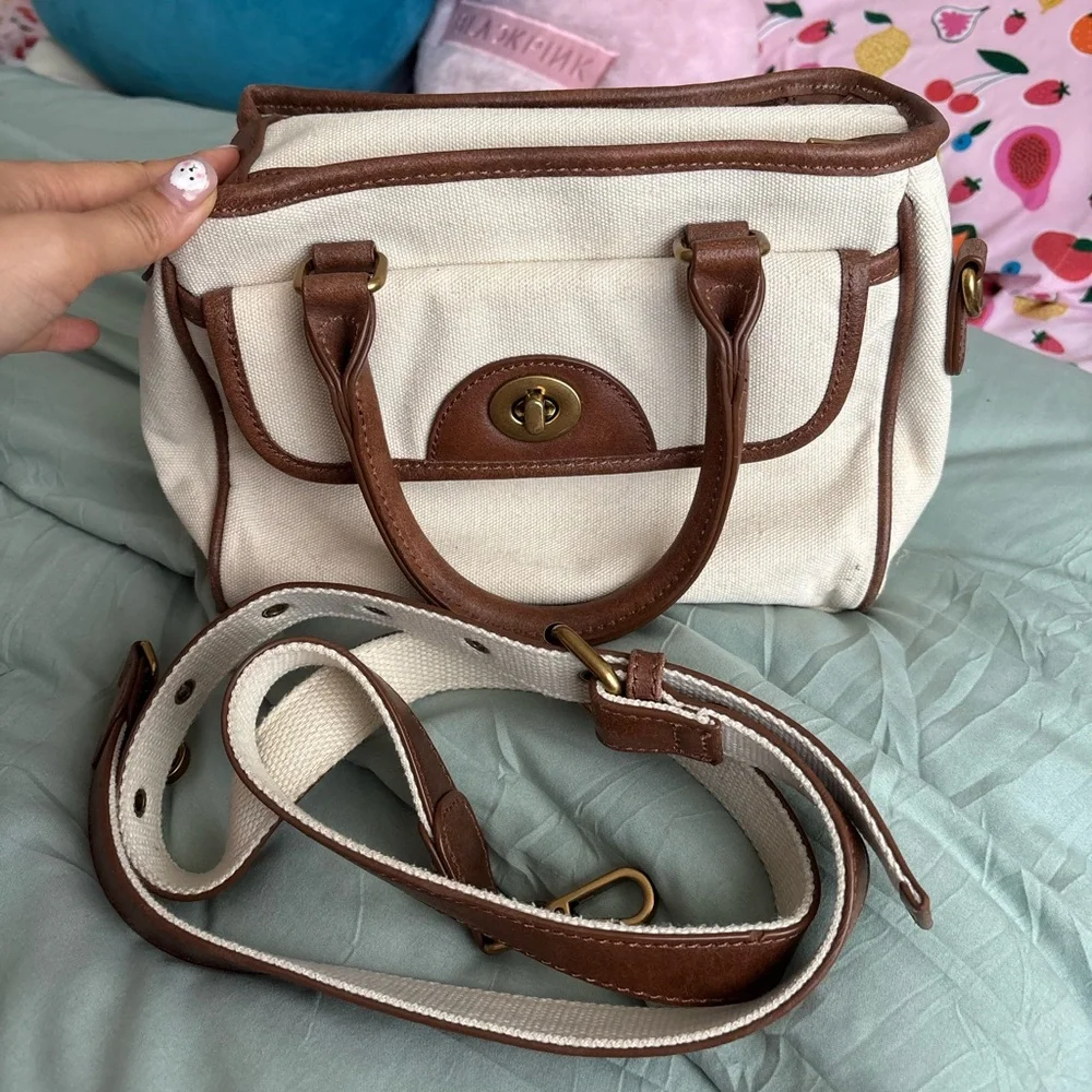 Brandy Melville purse with gold hardware buckles - Picture 5 of 8